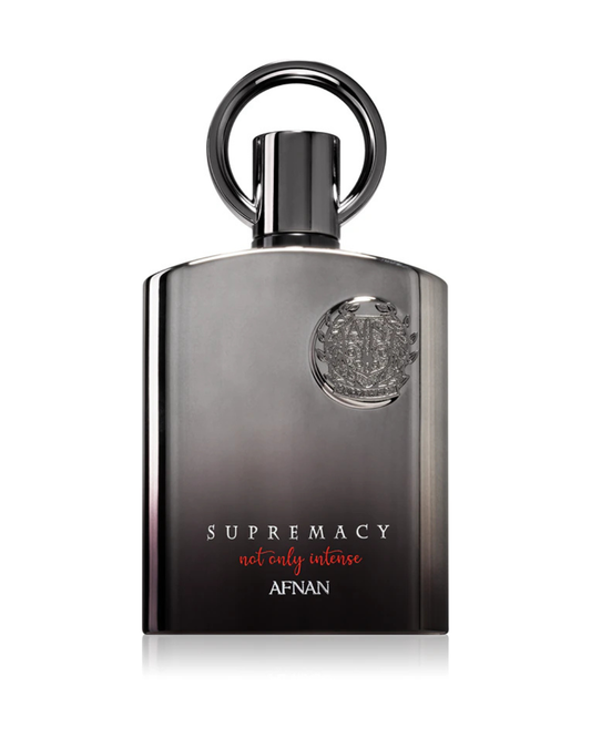 Dettaglio del flacone del profumo Afnan Supremacy Not Only Intense, con finitura metallica sfumata, anello sul tappo e stemma in rilievo.