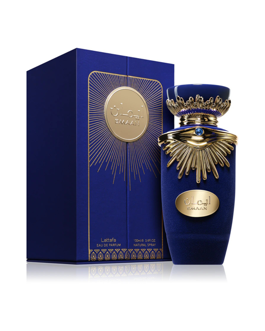 Profumo donna Emaan di Lattafa. Vista completa con l'imponente scatola blu e oro e il flacone rivestito in velluto blu notte con dettagli dorati