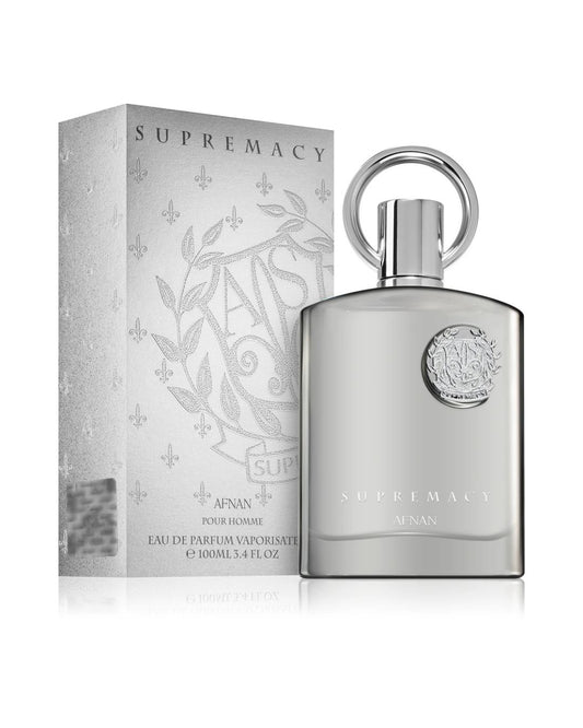 Profumo uomo Supremacy Silver di Afnan. Vista completa con elegante scatola argentata decorata e flacone in vetro metallizzato argento.